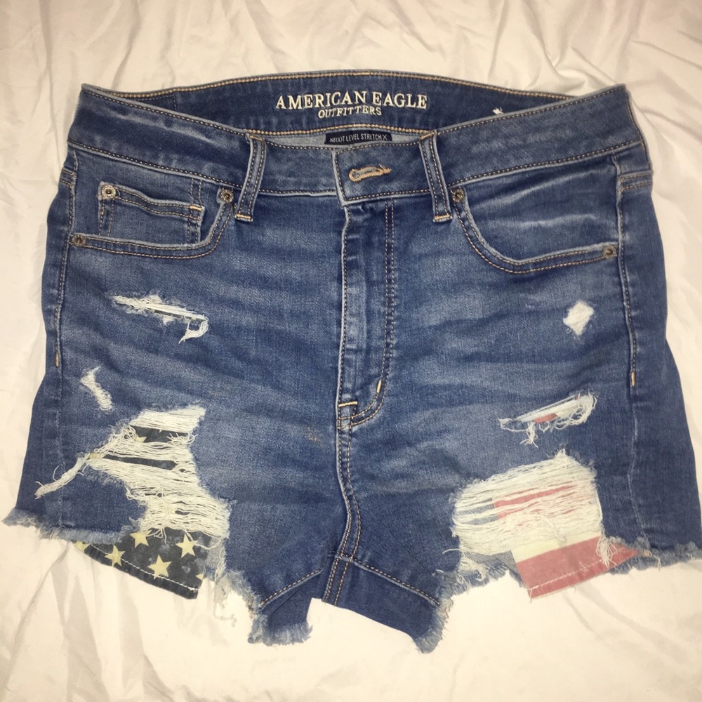 American Eagle - Distressed Flag Pocket shorts